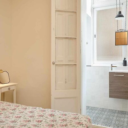 Cal Mateu 11 Huespedes Sagrada Familia Apartment Barcelona Bagian luar foto