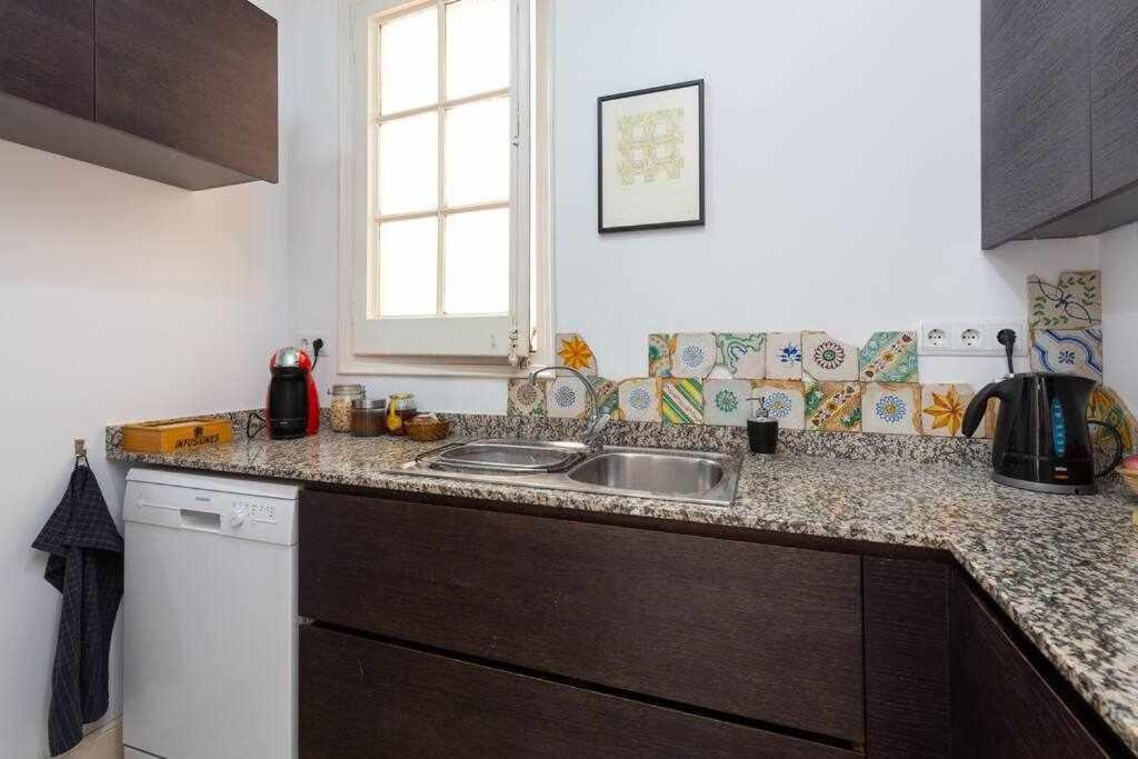 Cal Mateu 11 Huespedes Sagrada Familia Apartment Barcelona Bagian luar foto
