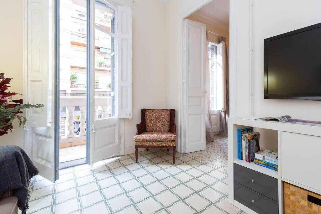 Cal Mateu 11 Huespedes Sagrada Familia Apartment Barcelona Bagian luar foto
